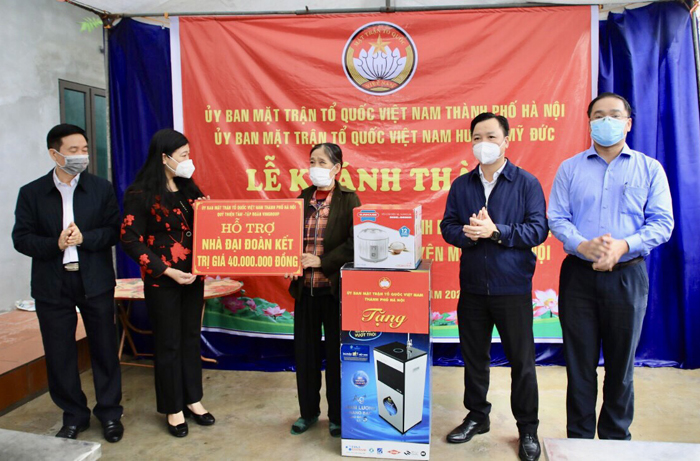 Khánh thành 15 nhà Đại đoàn kết, trao sinh kế và máy tính cho hộ nghèo, học sinh khó khăn